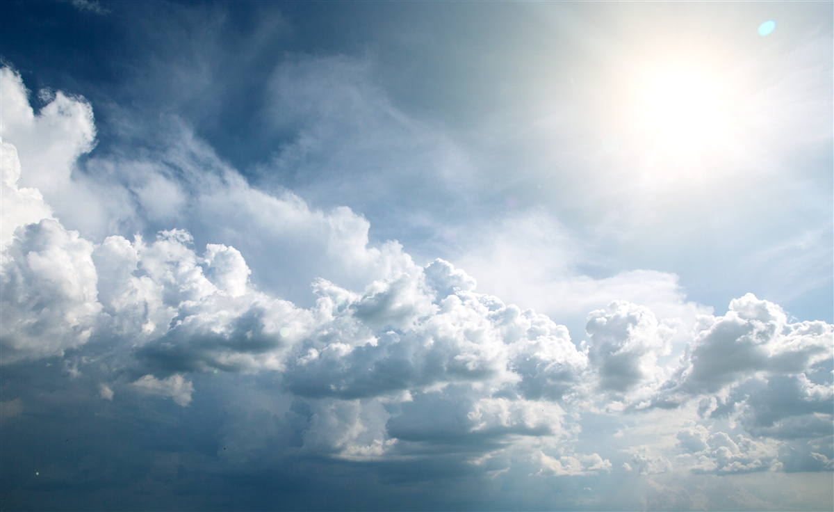 Фотошпалери інтенсивне світло серед грозових хмар