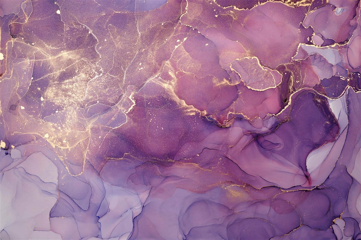 Фотошпалери мармурове тло золотого кольору з фіолетовим відтінком