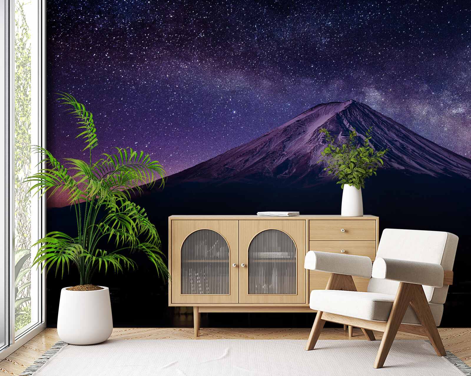 Фотошпалери зоряне небо з фіолетовим відтінком над гірською вершиною