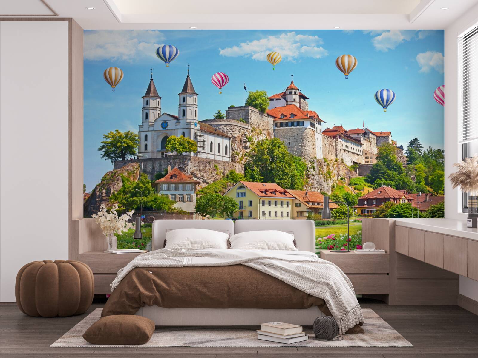 Фотошпалери різнокольорові повітряні кулі злітають високо над міськими дахами