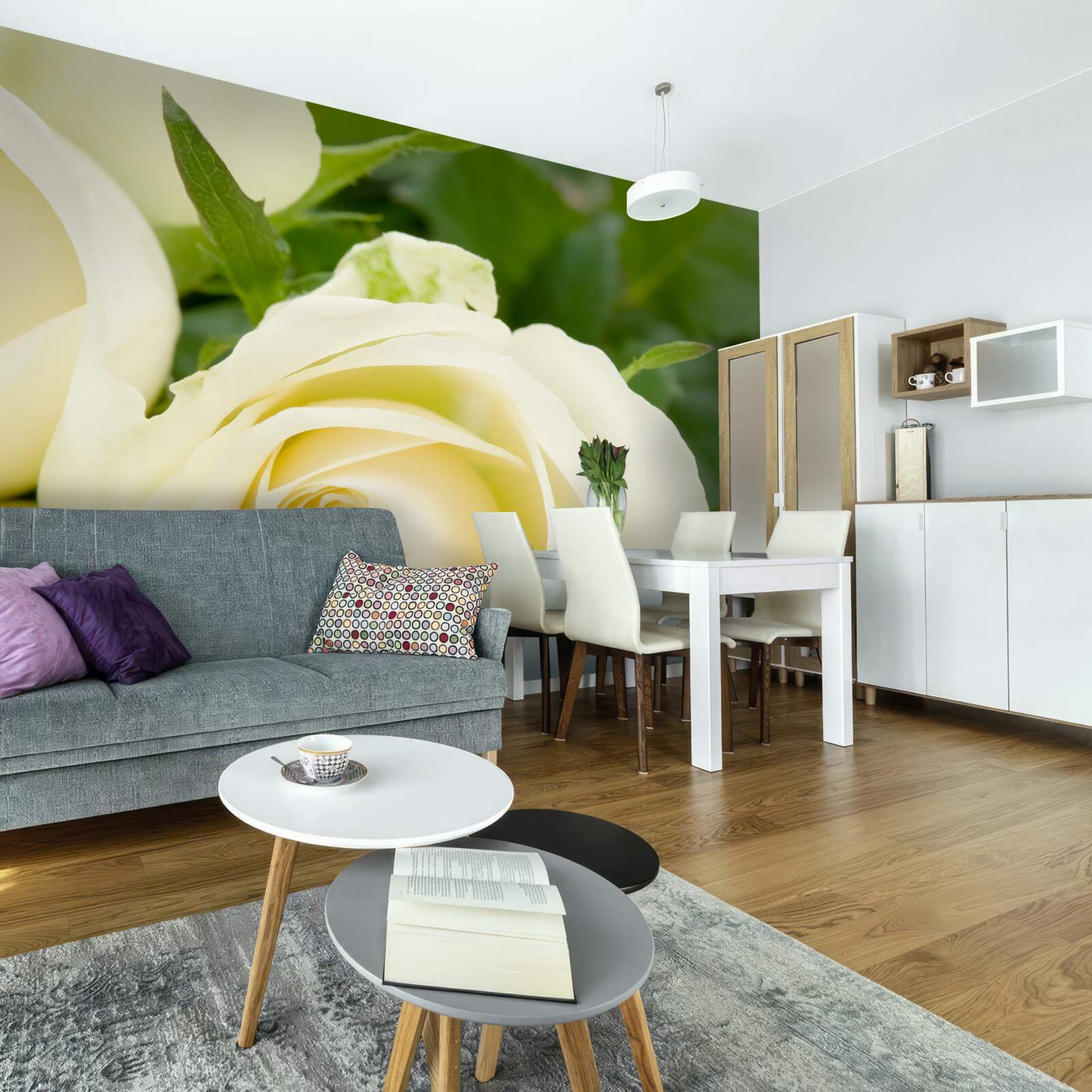 Фотошпалери троянда бежевого відтінку з зеленим листям