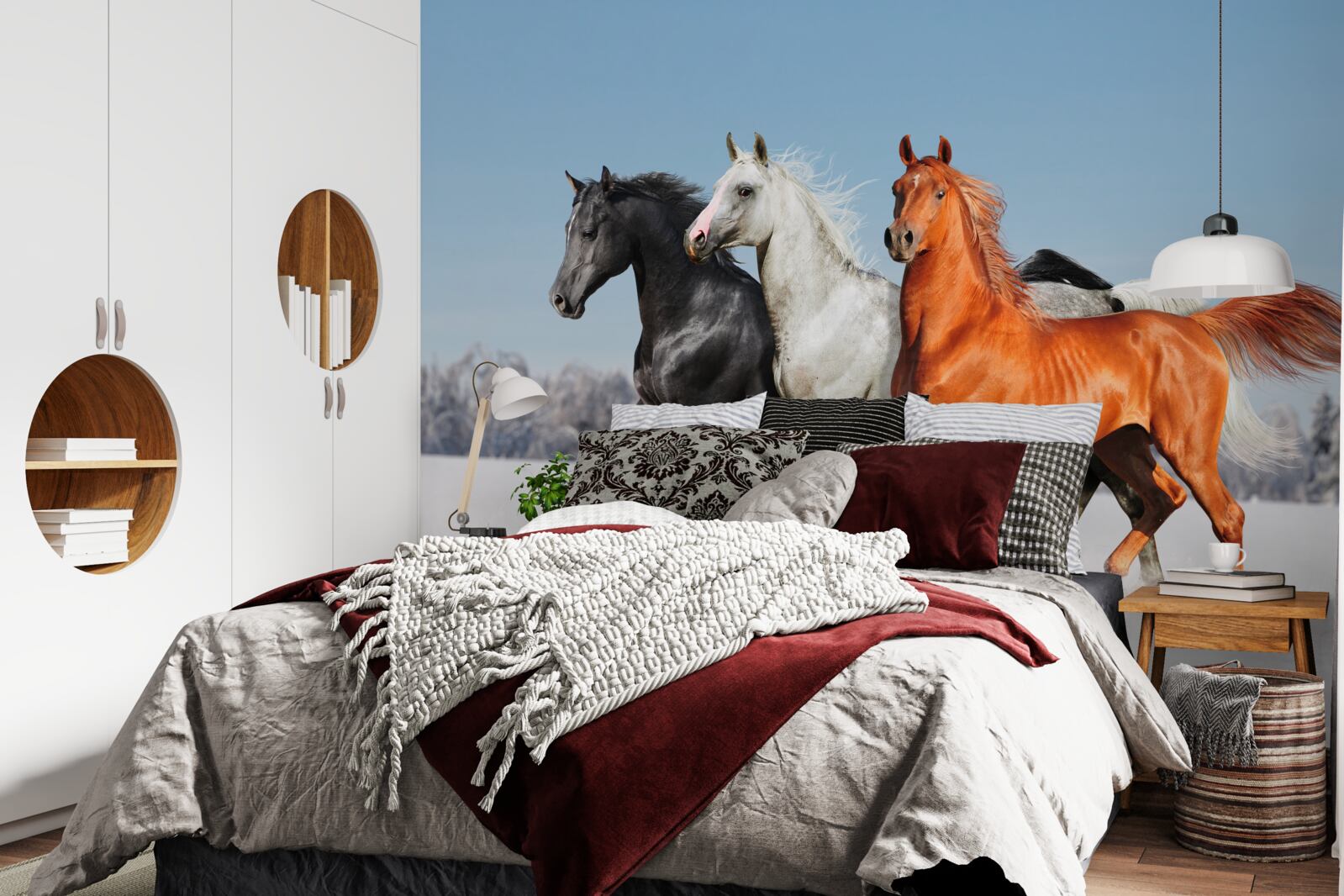 Фотошпалери троє коней скачуть по засніженій землі