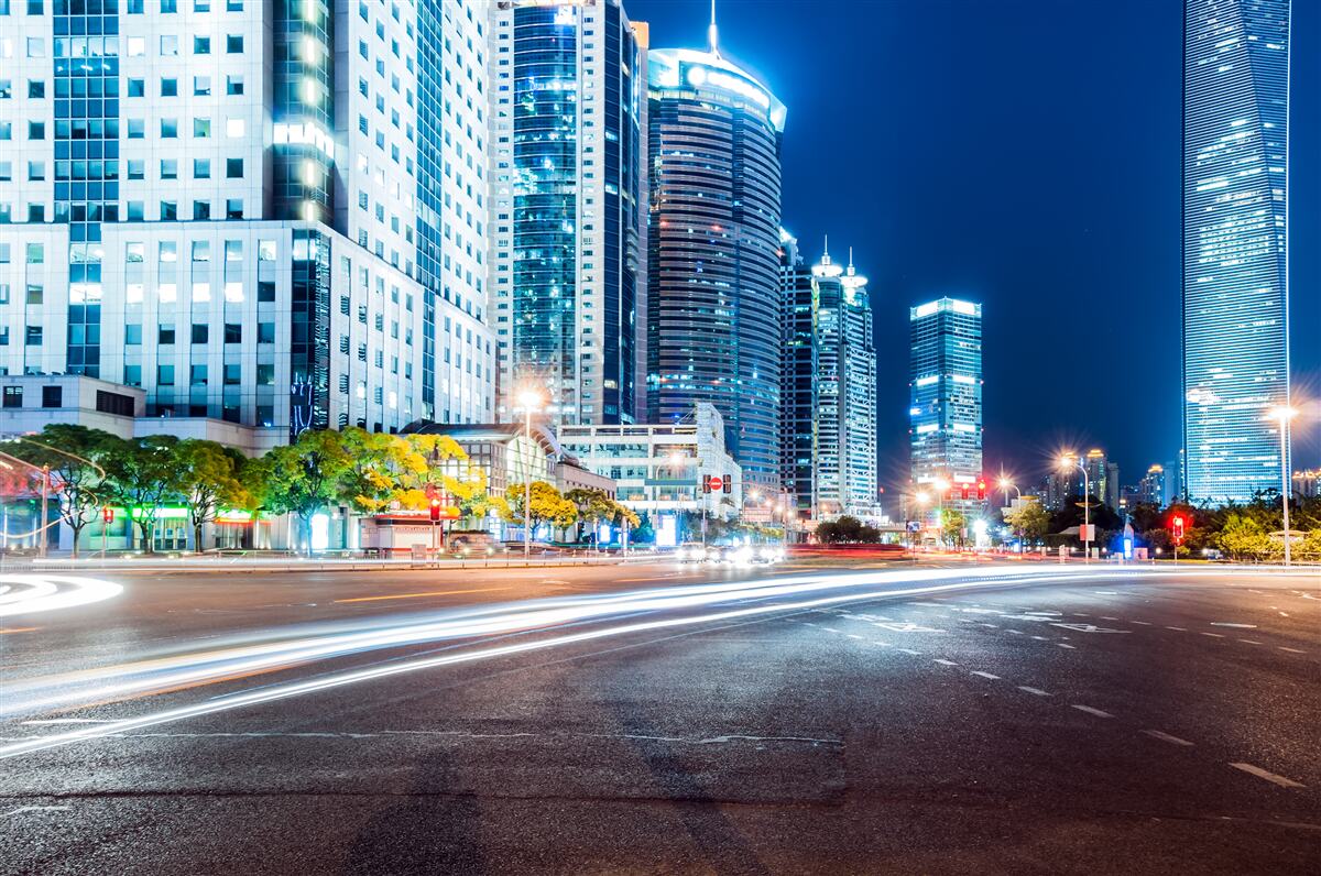 Фотошпалери нічне міське шосе без жодної душі