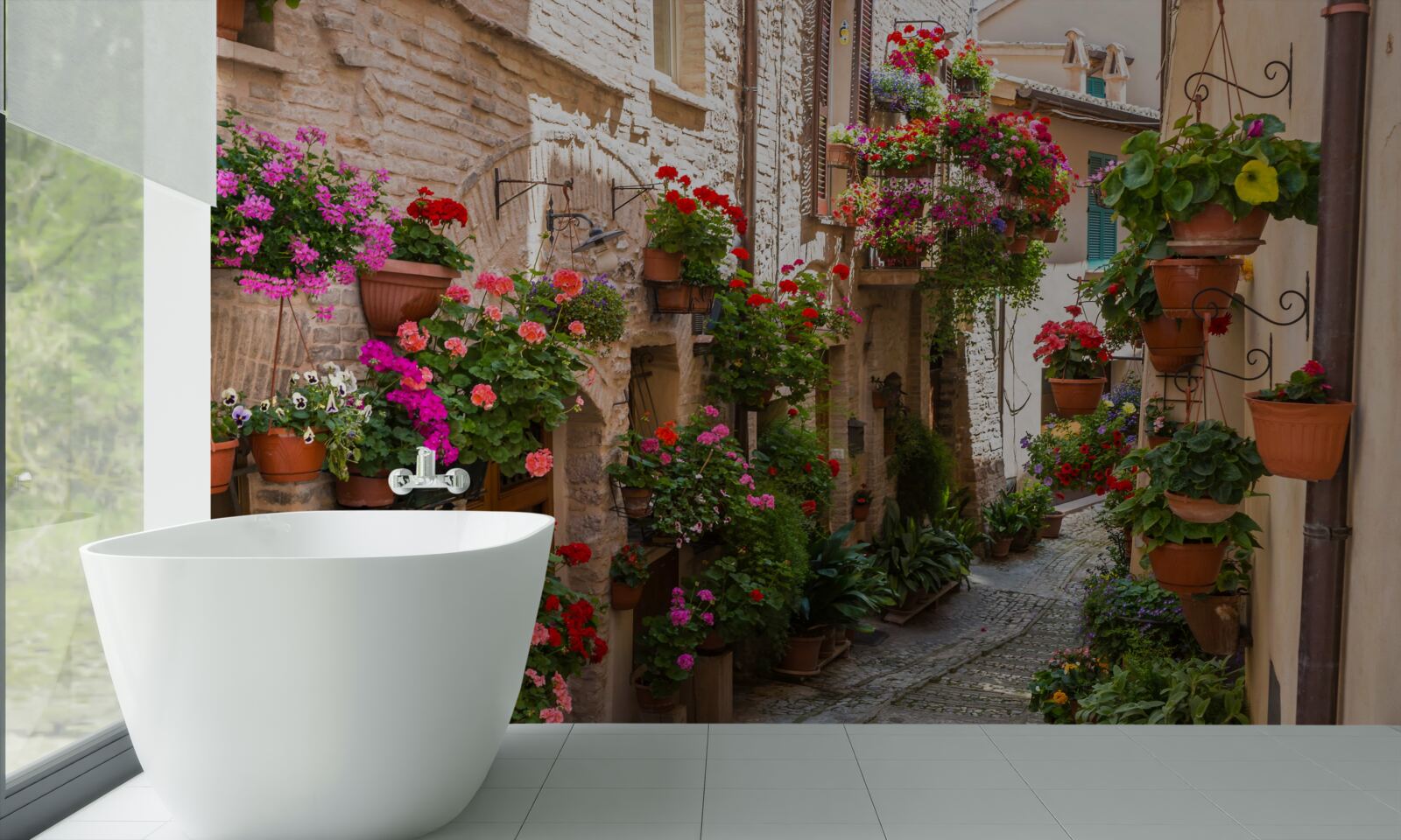 Фотошпалери вулиця, що потопає в густій зелені, огортаючи своєю старовиною