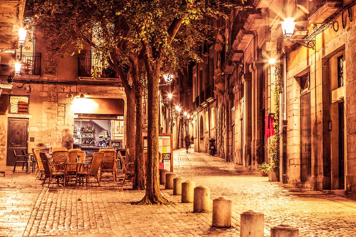 Фотошпалери вечірня вулиця старовинного міста