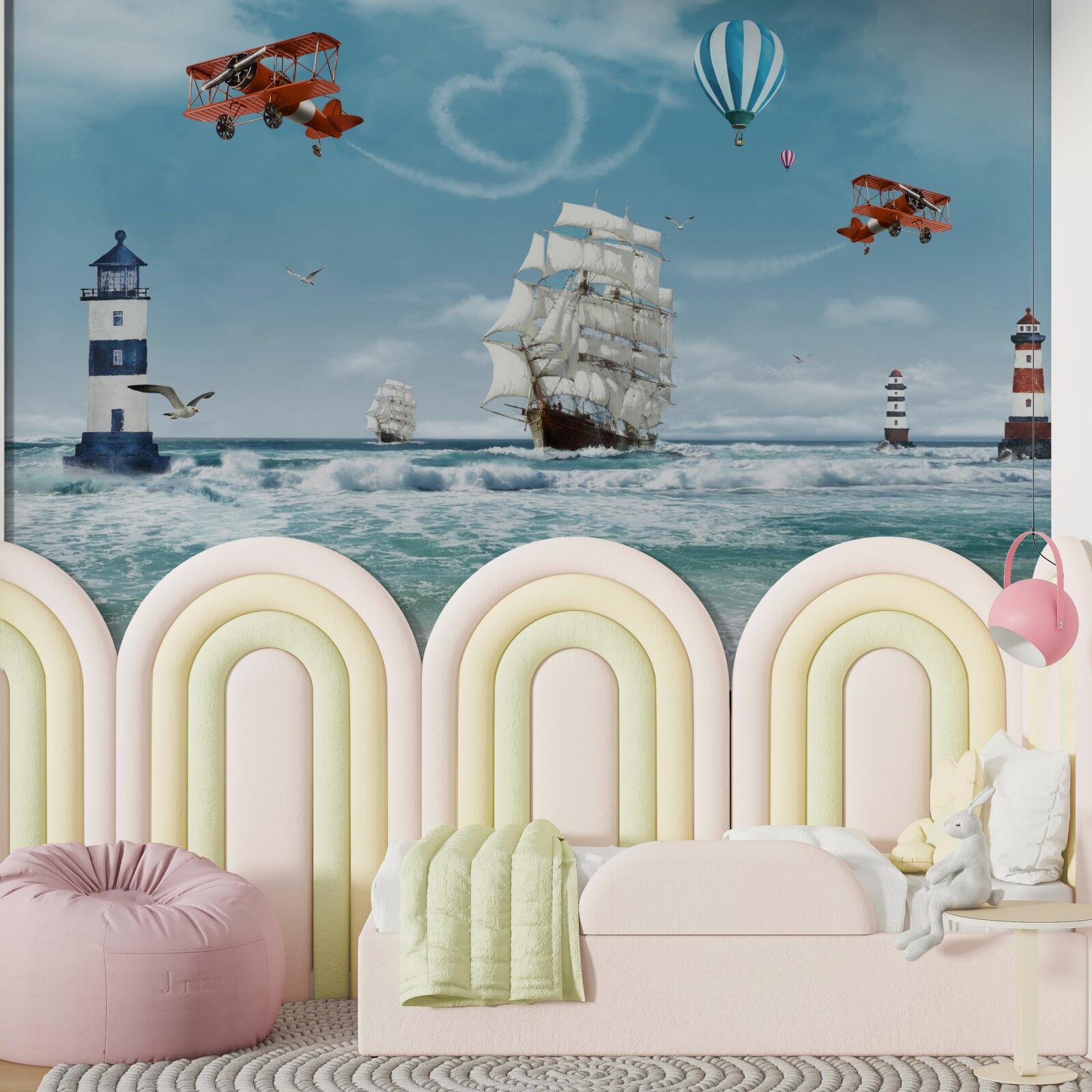 Фотошпалери літаки і маяки на задньому плані, на тлі яких виділяється бригантина