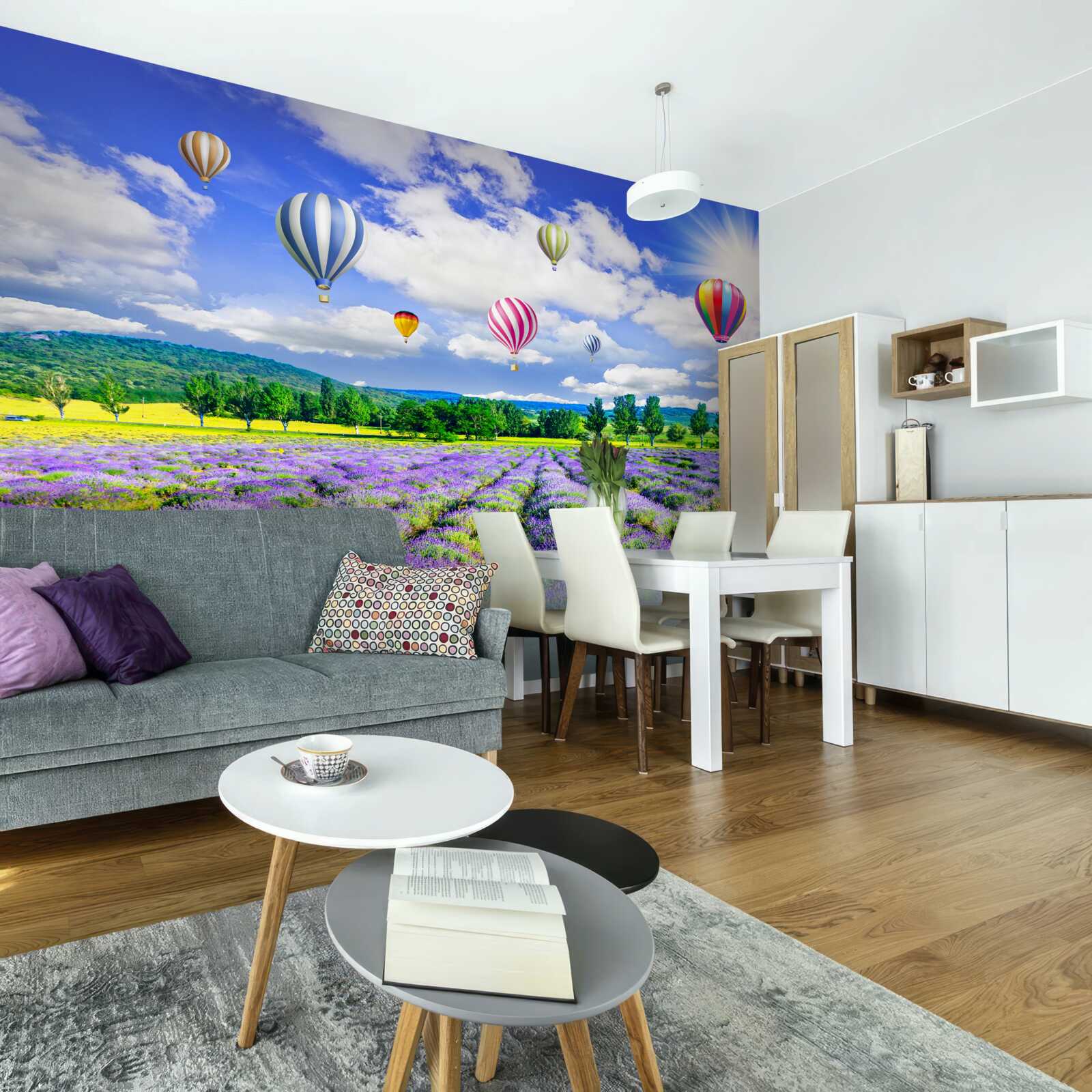 Фотошпалери політ на повітряній кулі над лавандовим полем