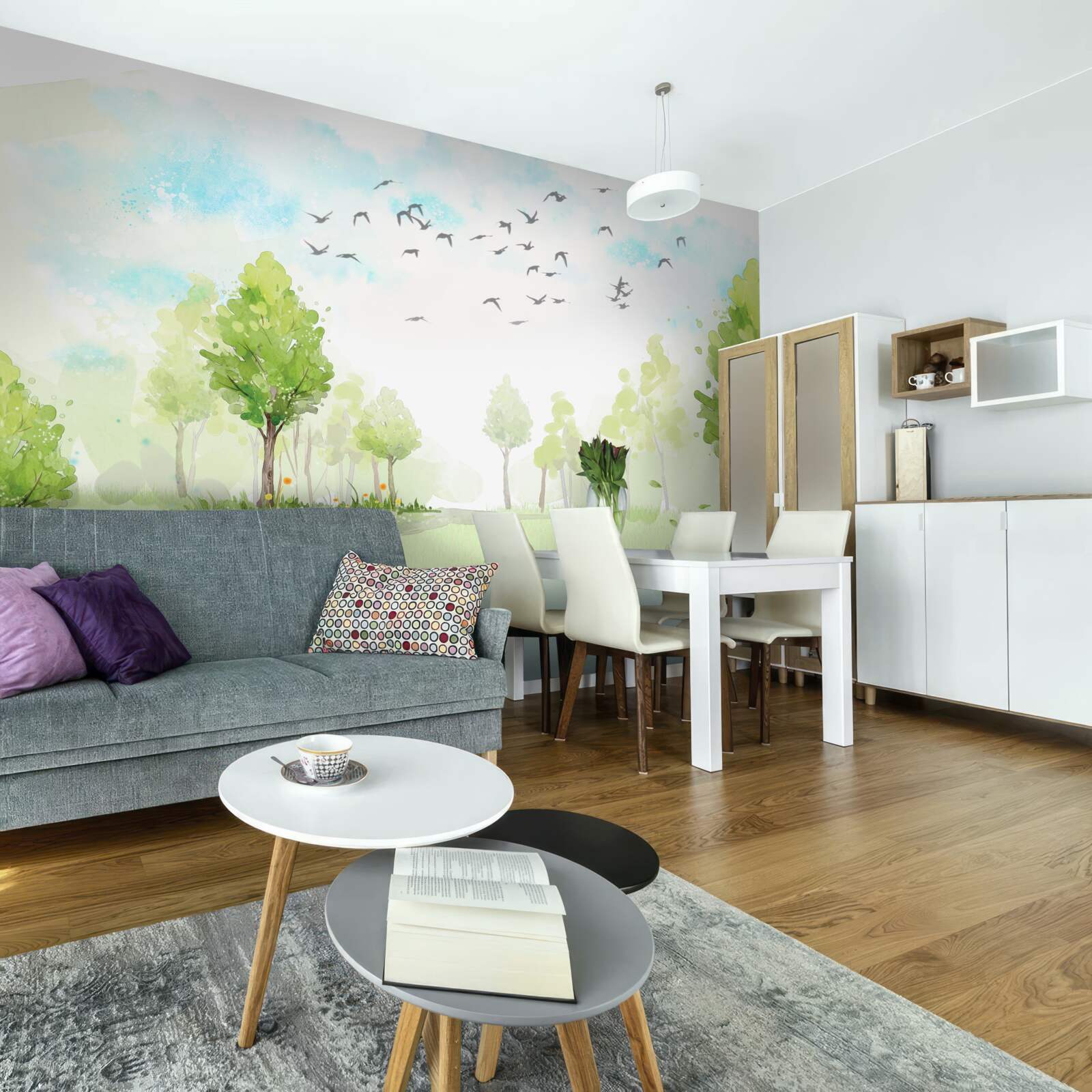 Фотошпалери політ птахів між деревами