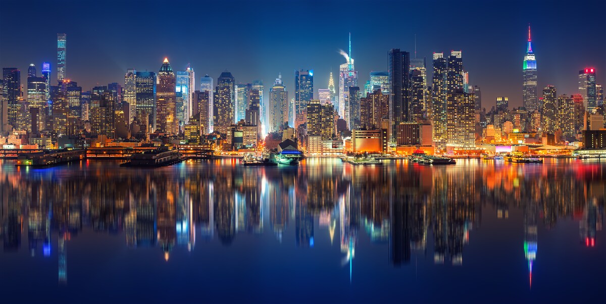 Фотошпалери відображення нічного міста у воді