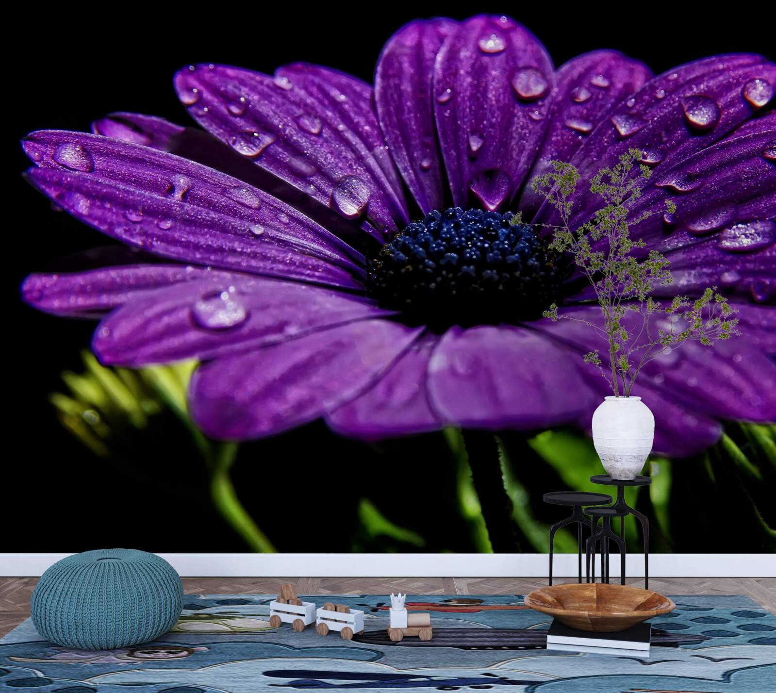 Фотошпалери краплі води на фіолетовій квітці гербери