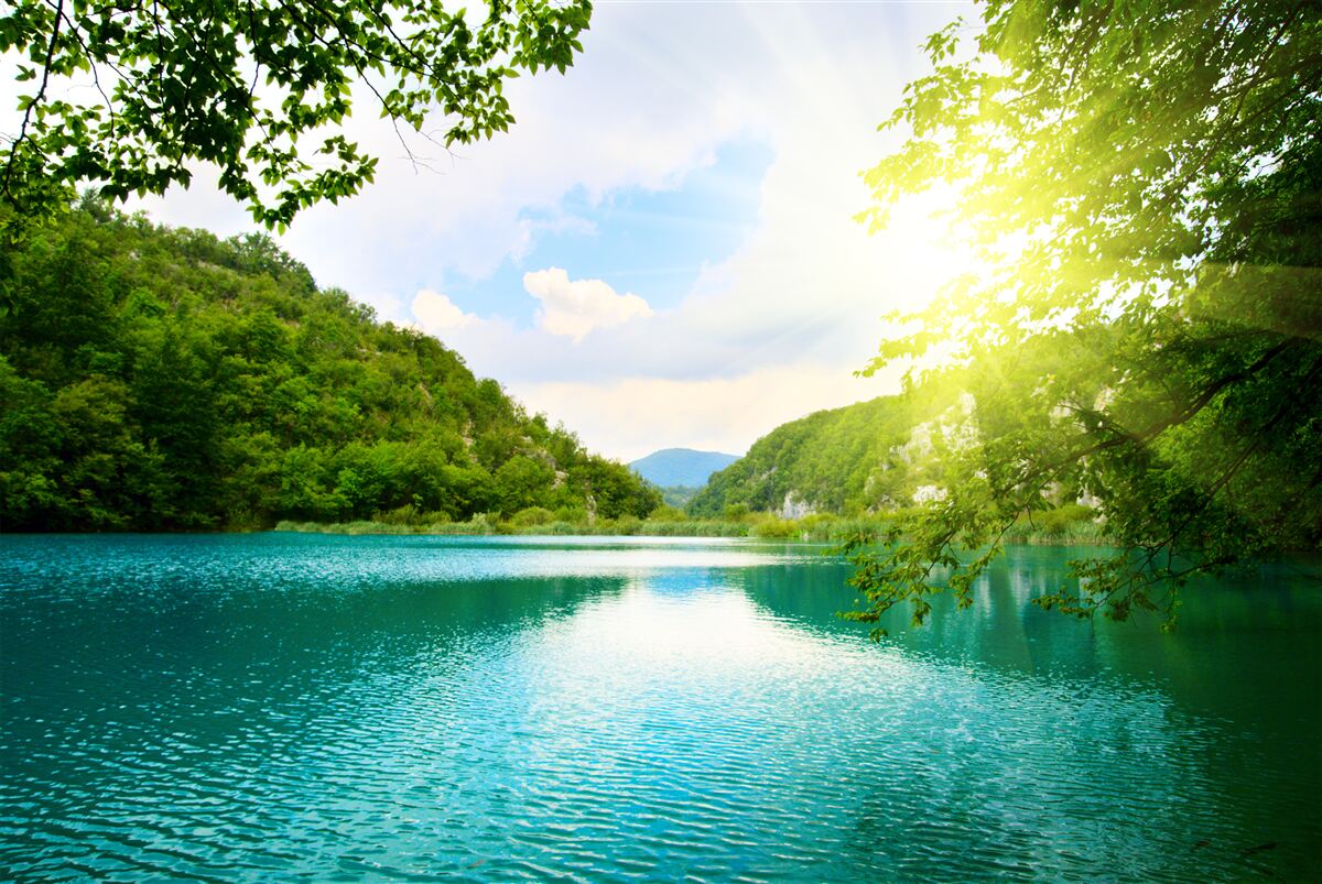 Фотошпалери схід сонця над поверхнею води
