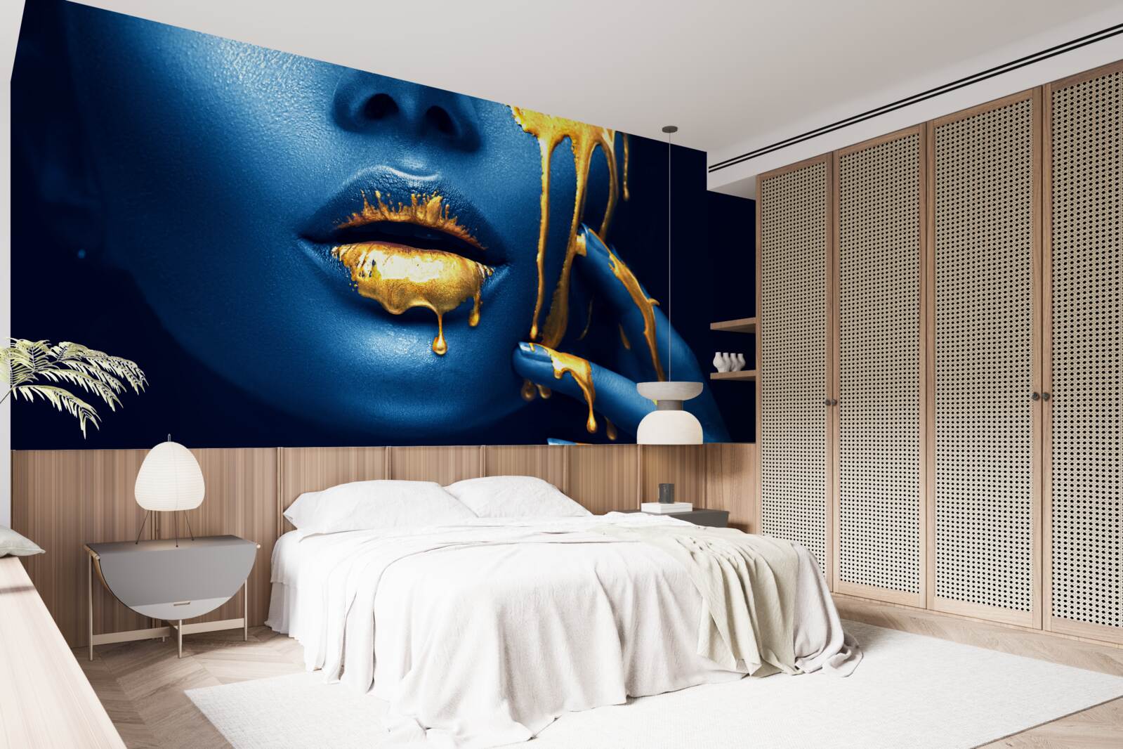 Фотошпалери жінка з блискучою золотою помадою на губах