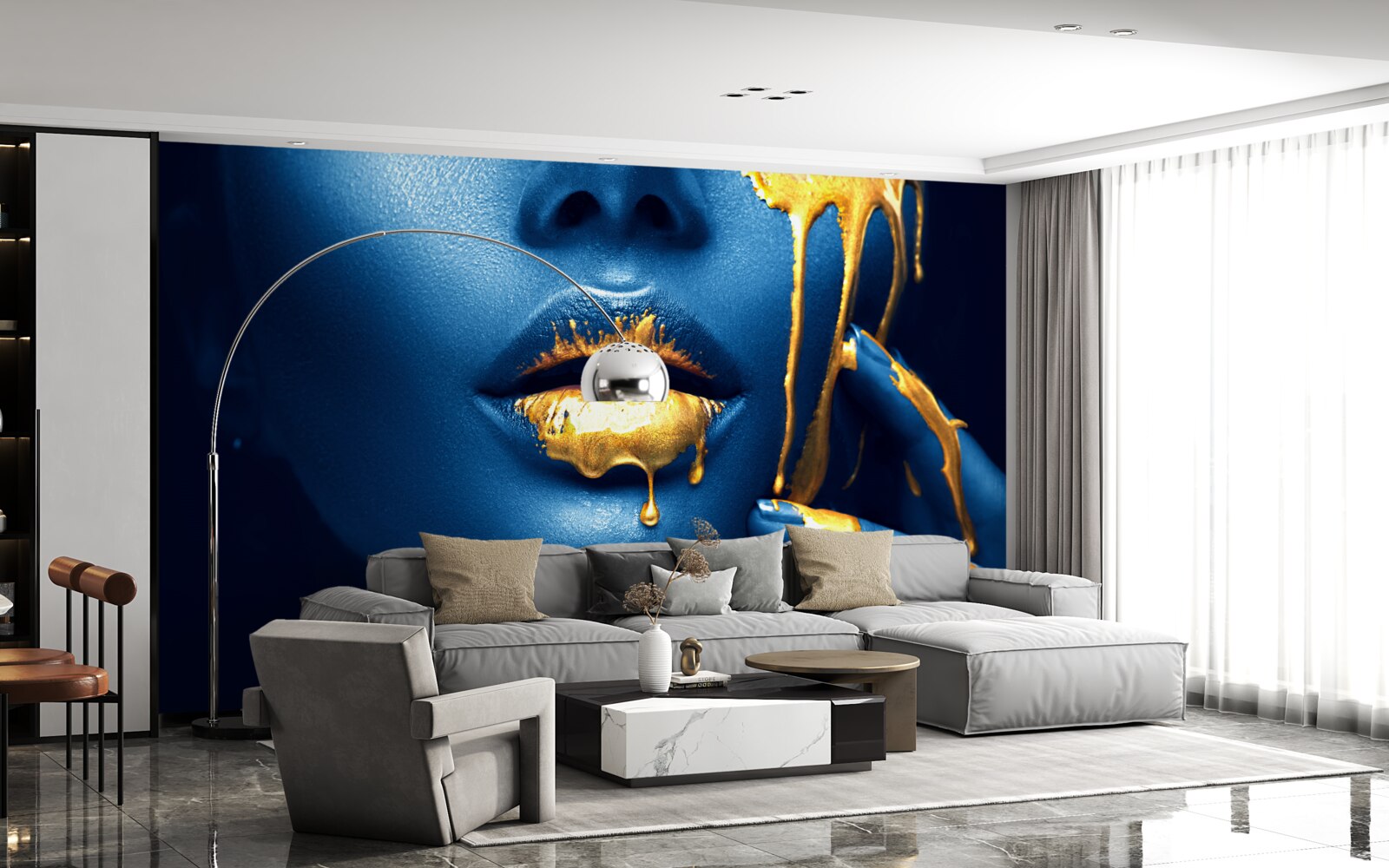 Фотошпалери жінка з блискучою золотою помадою на губах