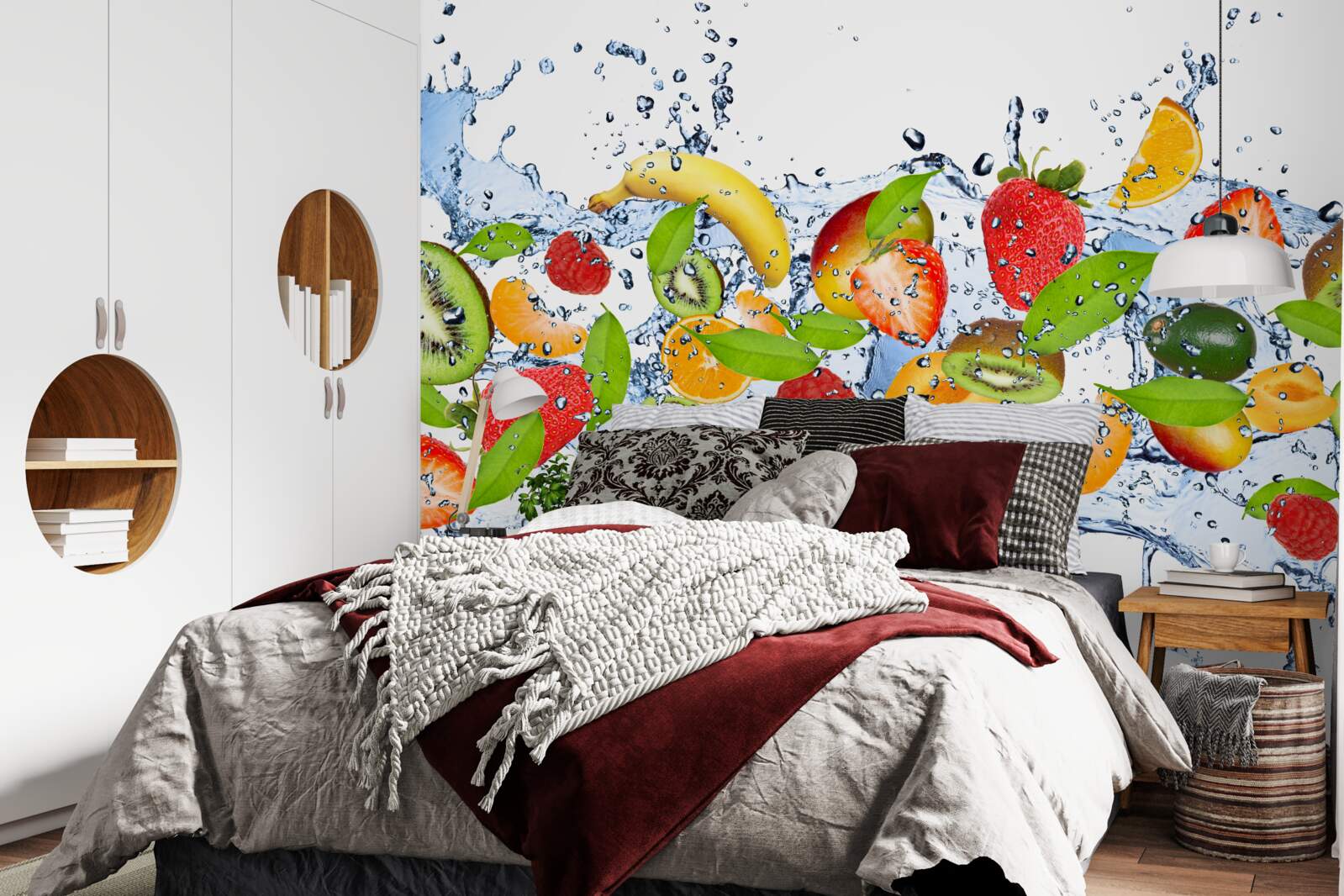 Фотошпалери бризки води, що оточують фрукти та ягоди