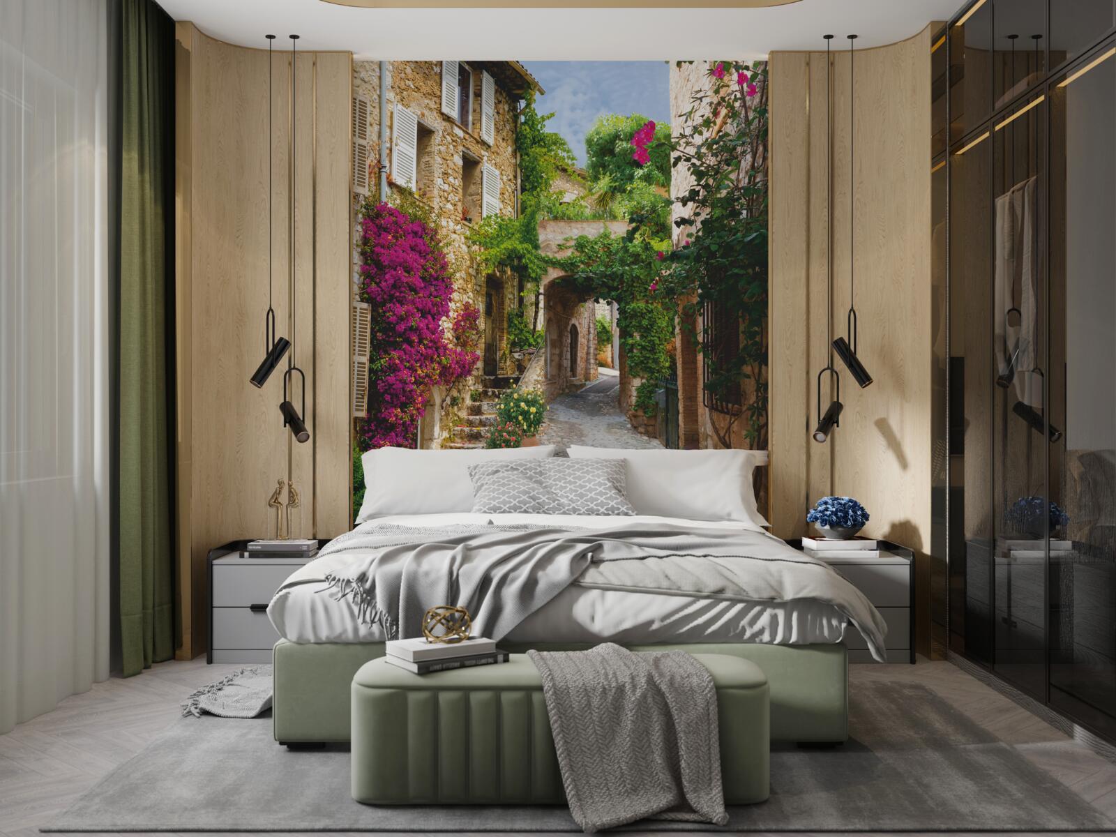 Фотошпалери Стара вулиця оживає в квітучому плющі