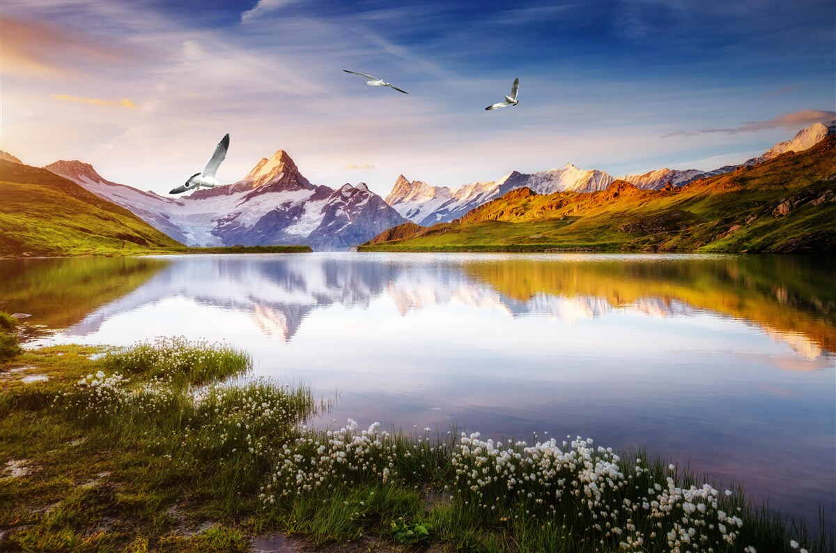 Фотошпалери захід сонця над гірською річкою