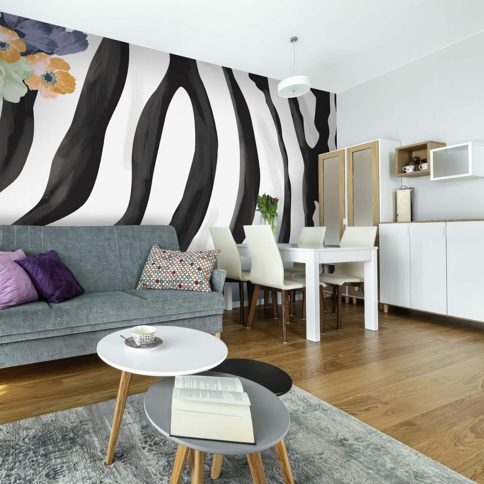 Фотошпалери фон з квітами на тлі чорно-білих смуг