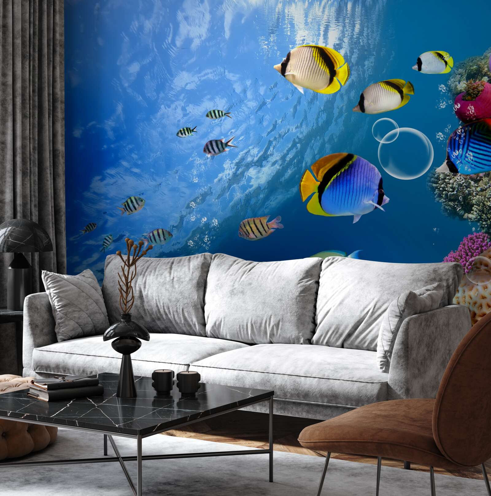 Фотошпалери яскрава риба в спокійній воді