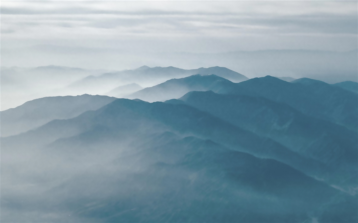 Фотошпалери ранковий туман огортає гірські вершини
