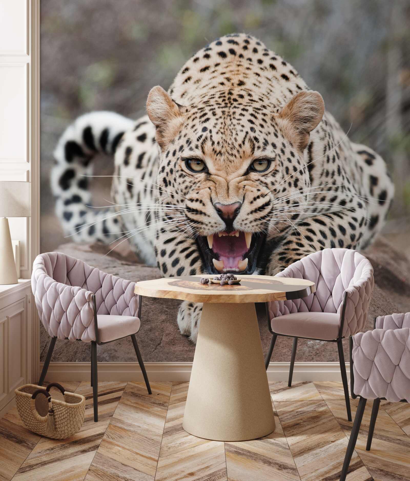 Фотошпалери збуджений леопард готується до стрибка