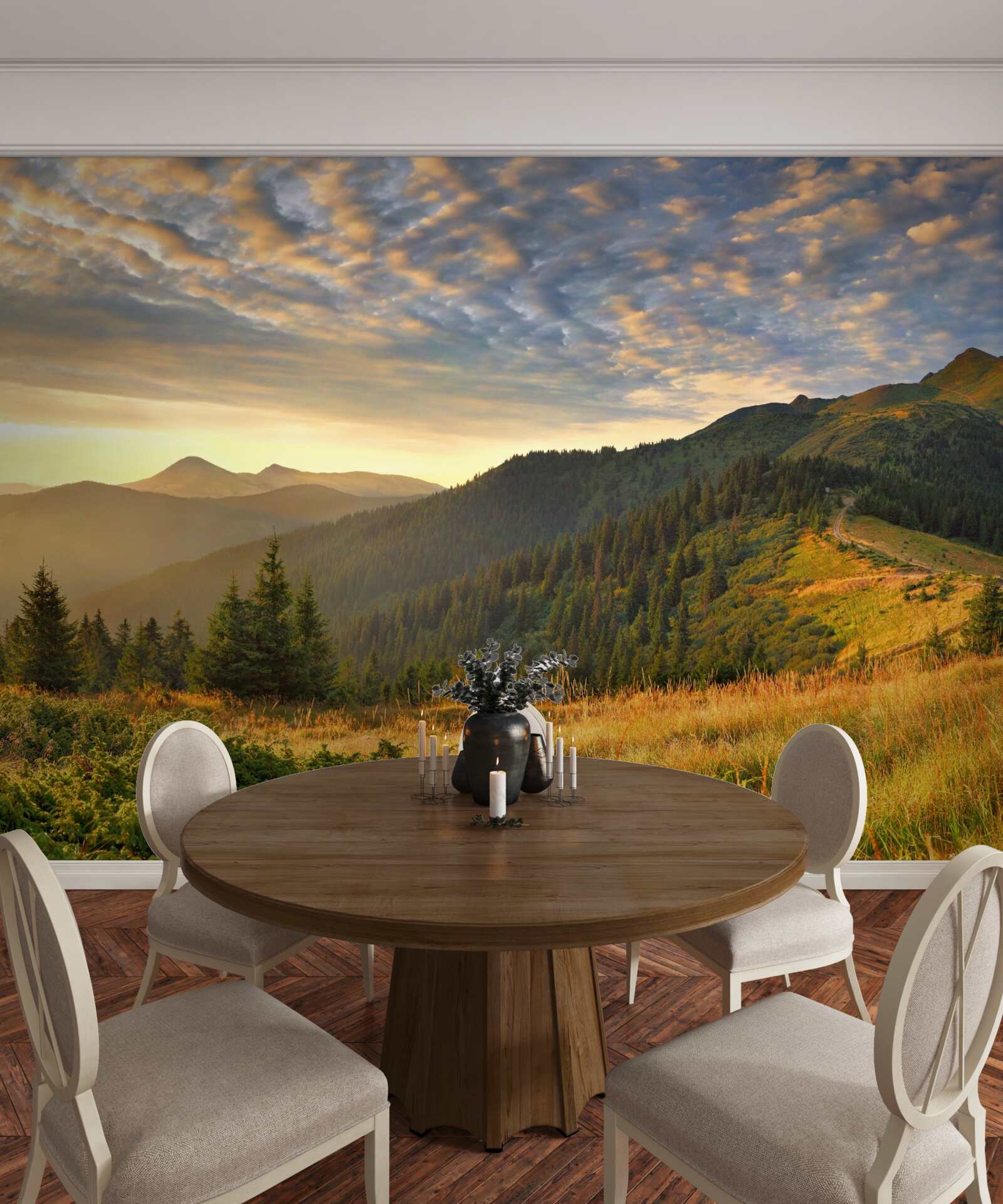 Фотошпалери хмари над горами забарвлені в теплі кольори заходу сонця