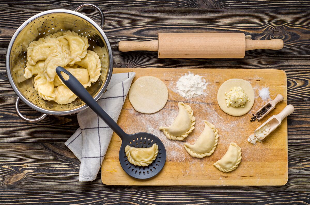 Фотошпалери ретельний процес приготування вареників