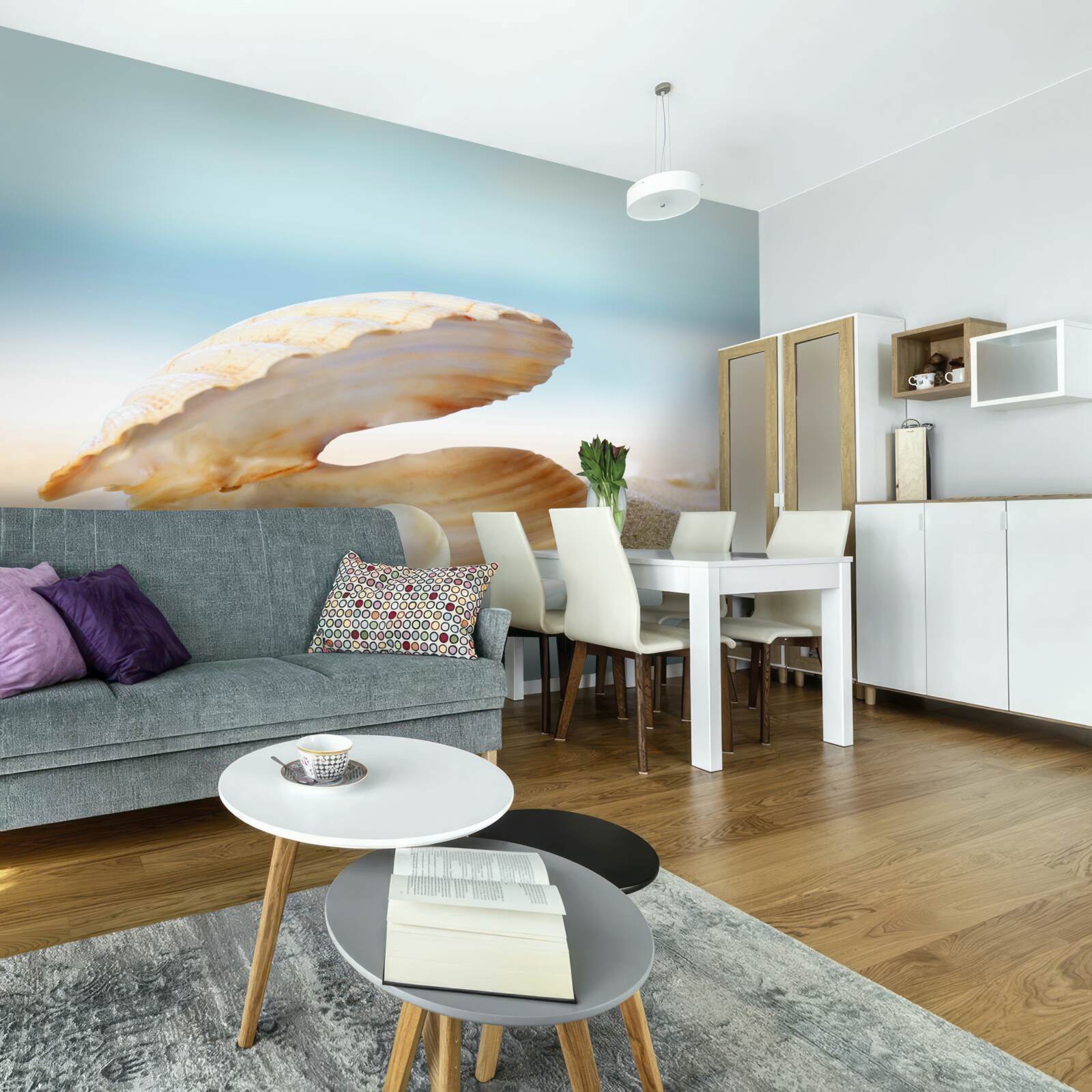 Фотошпалери перлина в мушлі молюска на узбережжі