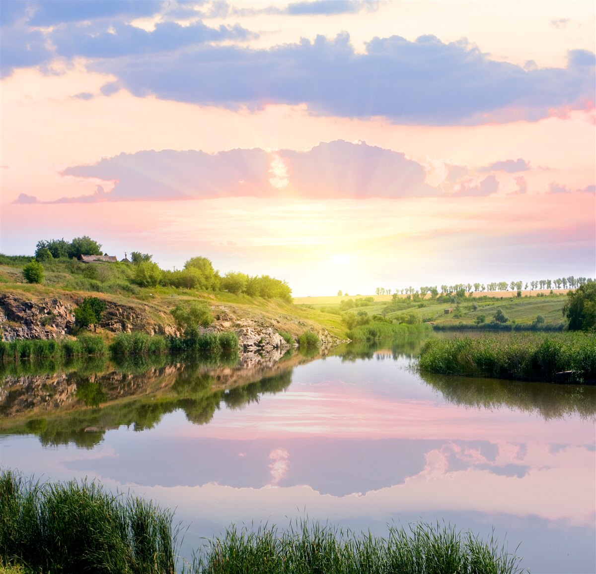 Фотошпалери затишна тераса на березі тихого озера