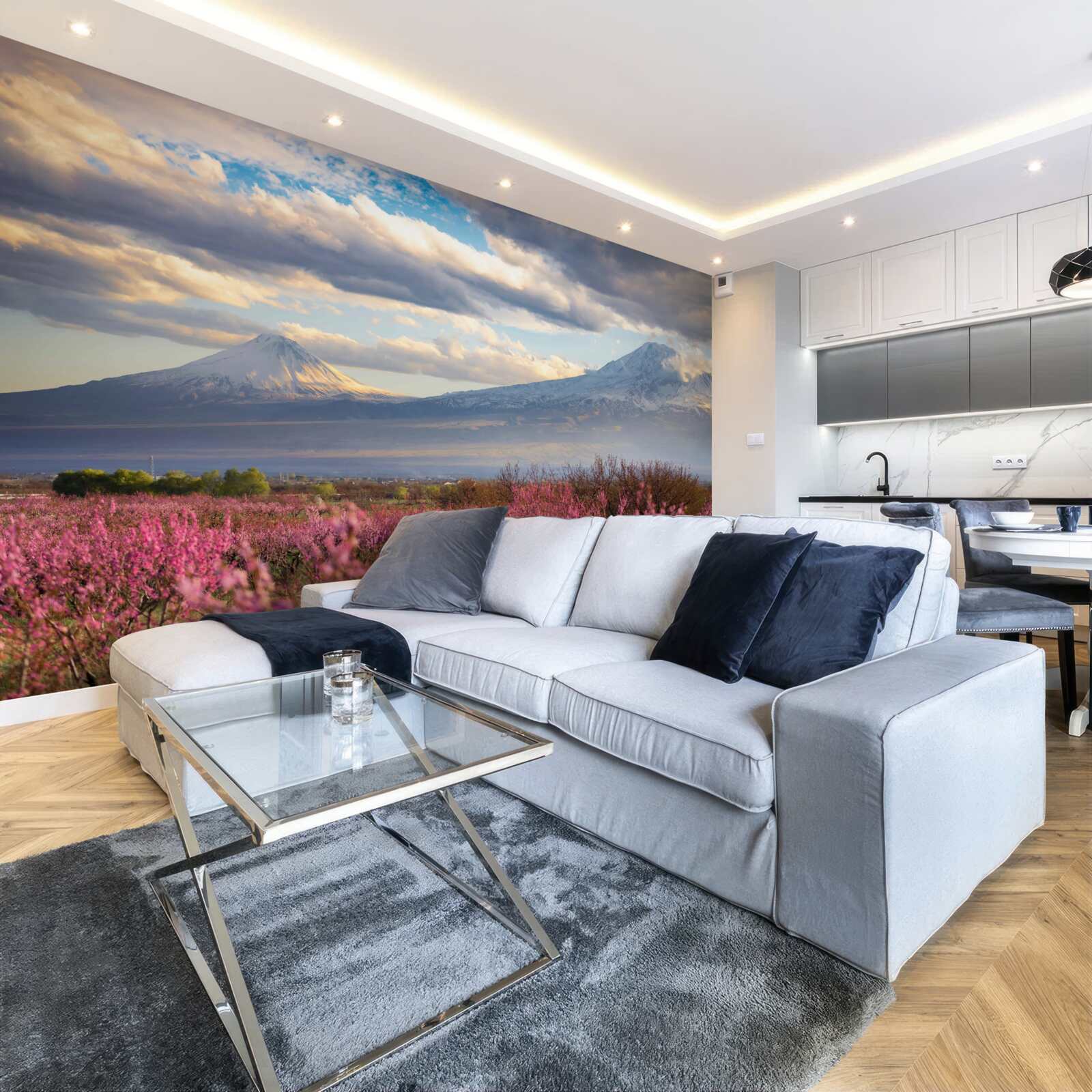 Фотошпалери Біля підніжжя гір гордо цвітуть сакури