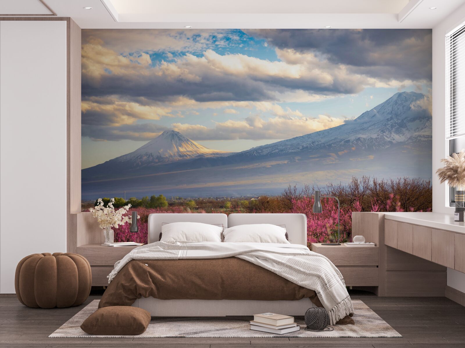 Фотошпалери Біля підніжжя гір гордо цвітуть сакури