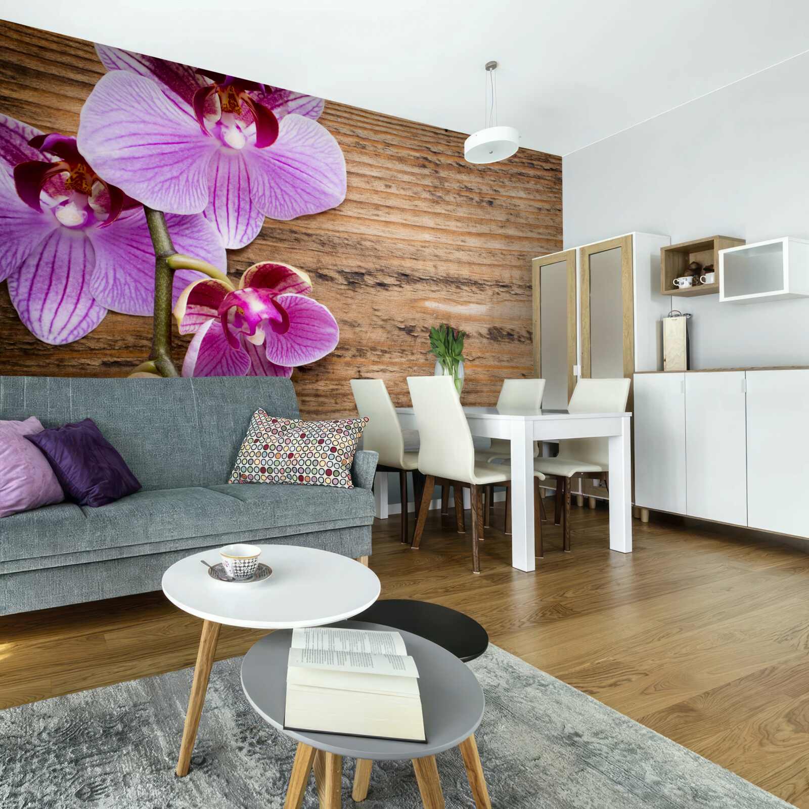 Фотошпалери бузкова орхідея на стовбурі дерева