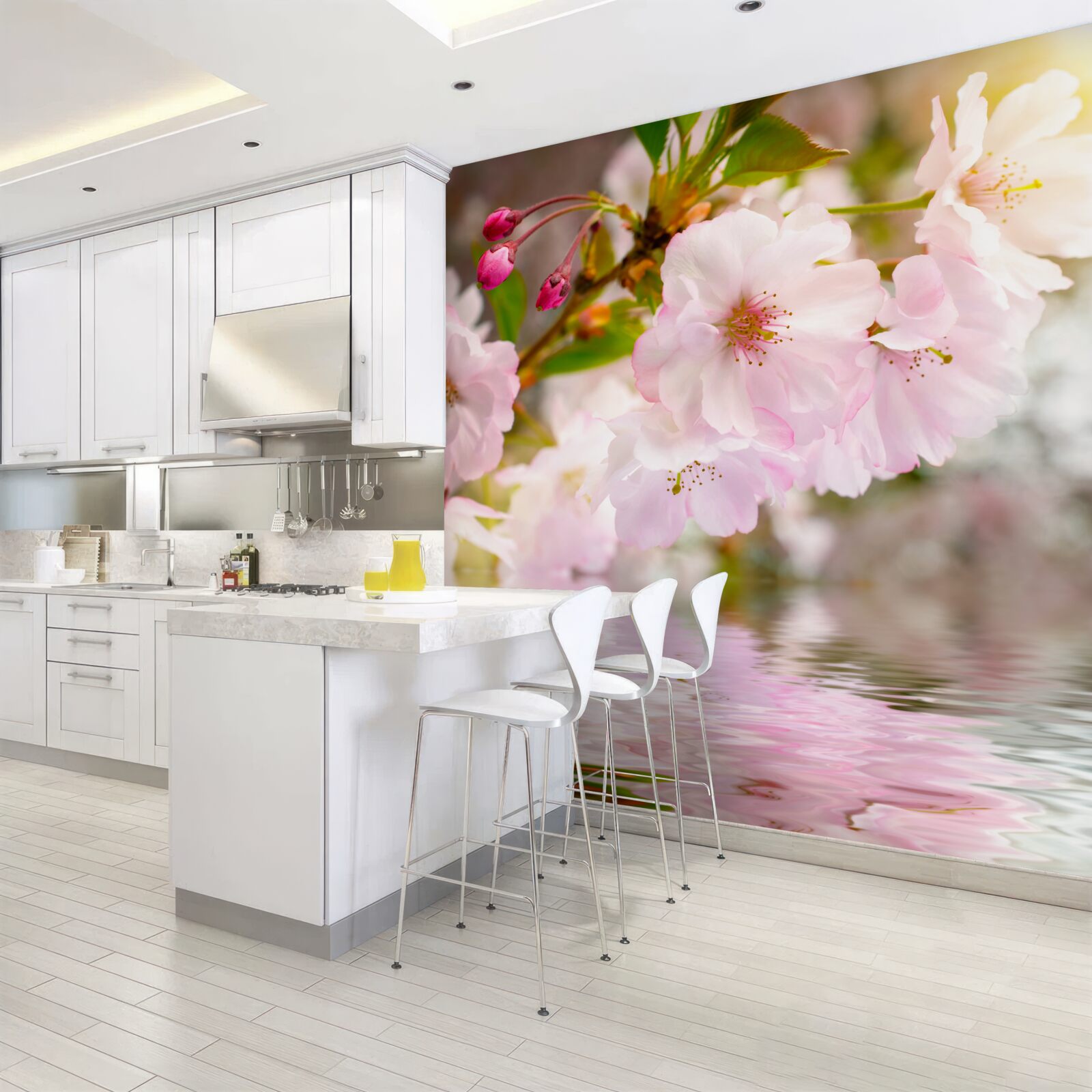 Фотошпалери гілки вишні з рожевим цвітом нависають над водою