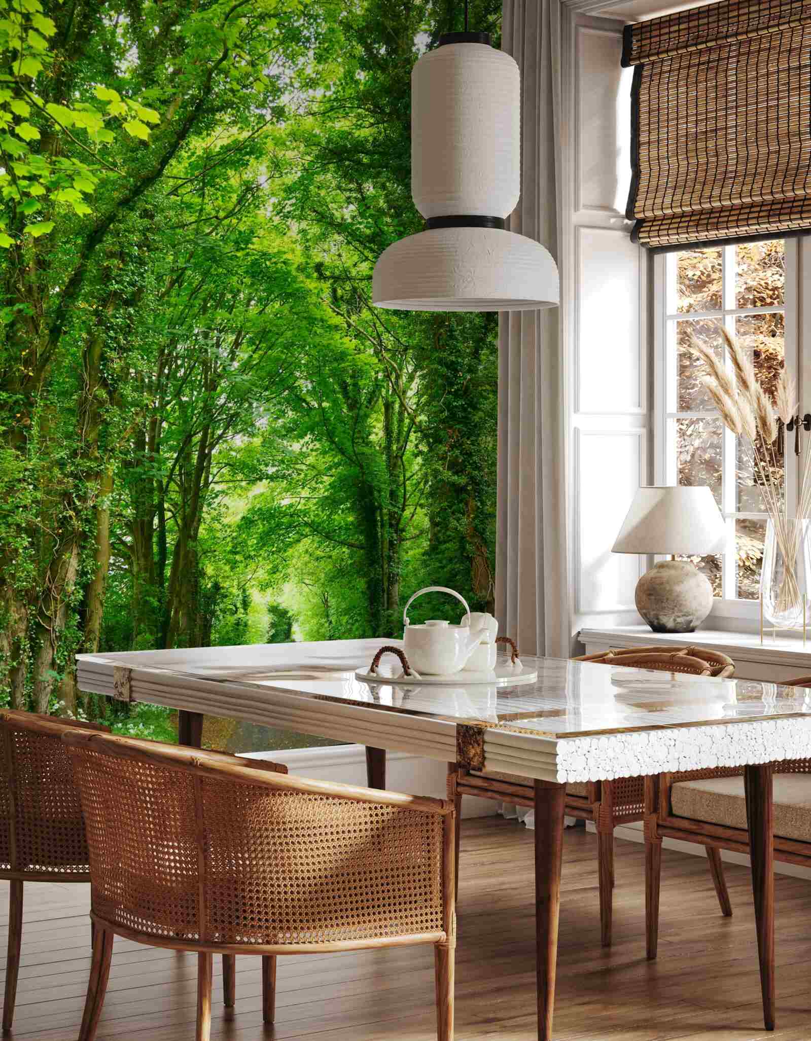 Фотошпалери над стежкою здіймаються арки зелених дерев