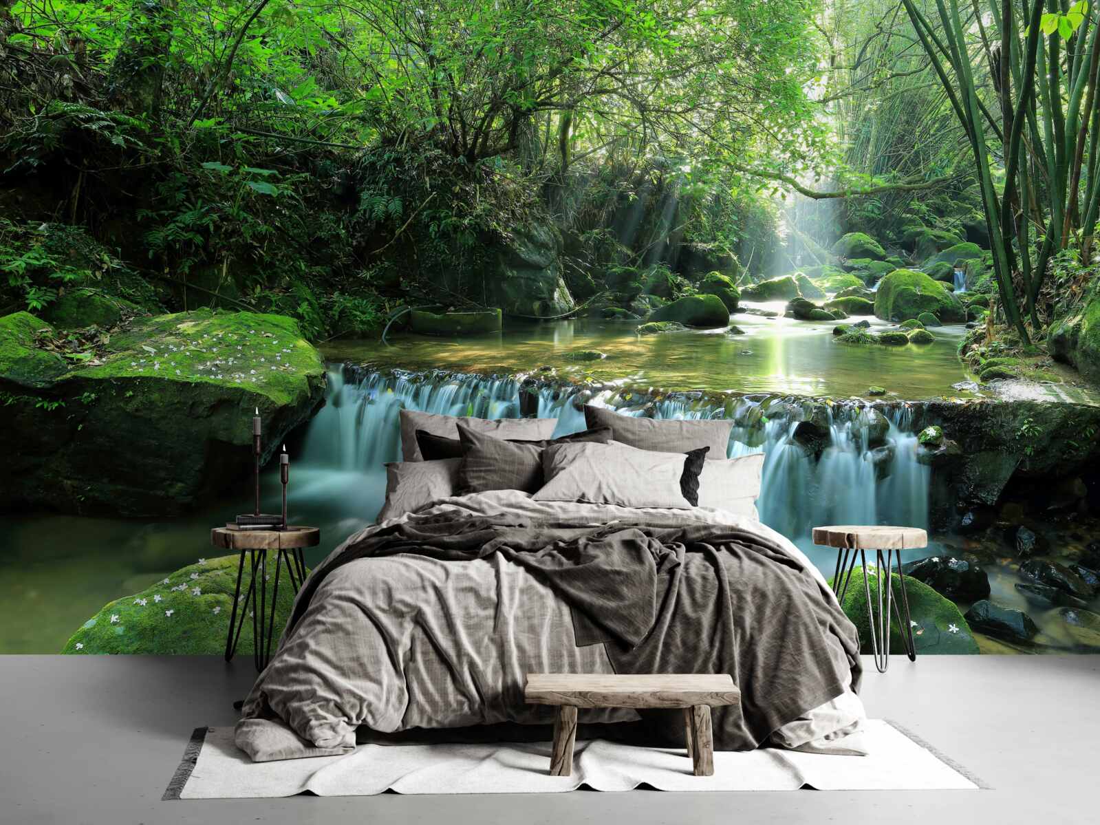 Фотошпалери водоспад шумно розливає широкі потоки серед зелені, осяяний сонячними променями