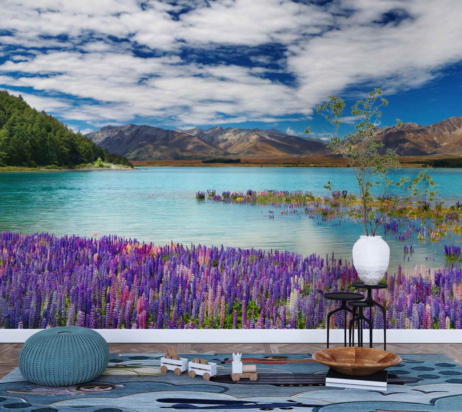 Фотошпалери квіти відбиваються у кришталево чистій воді гірського озера