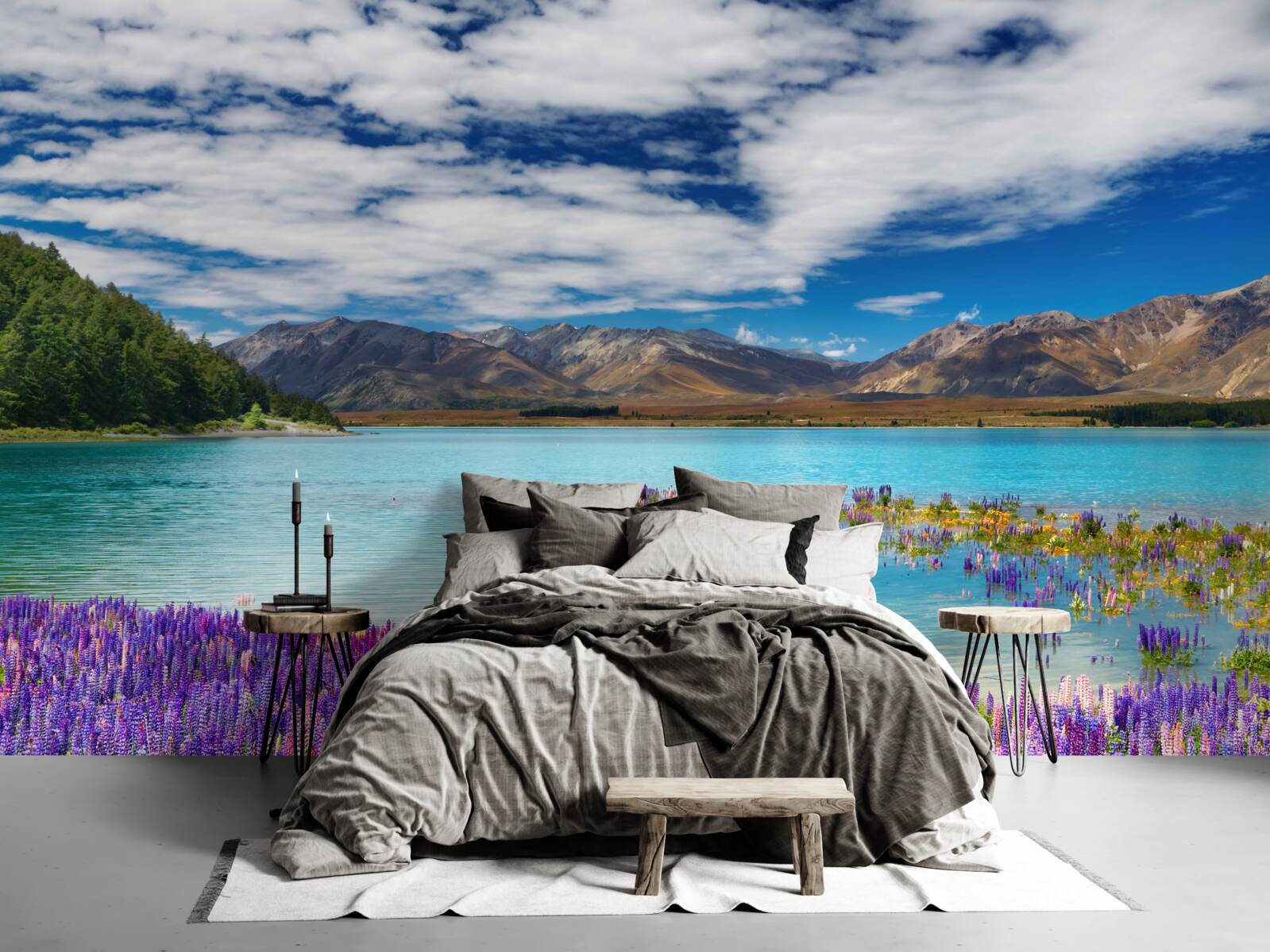 Фотошпалери квіти відбиваються у кришталево чистій воді гірського озера