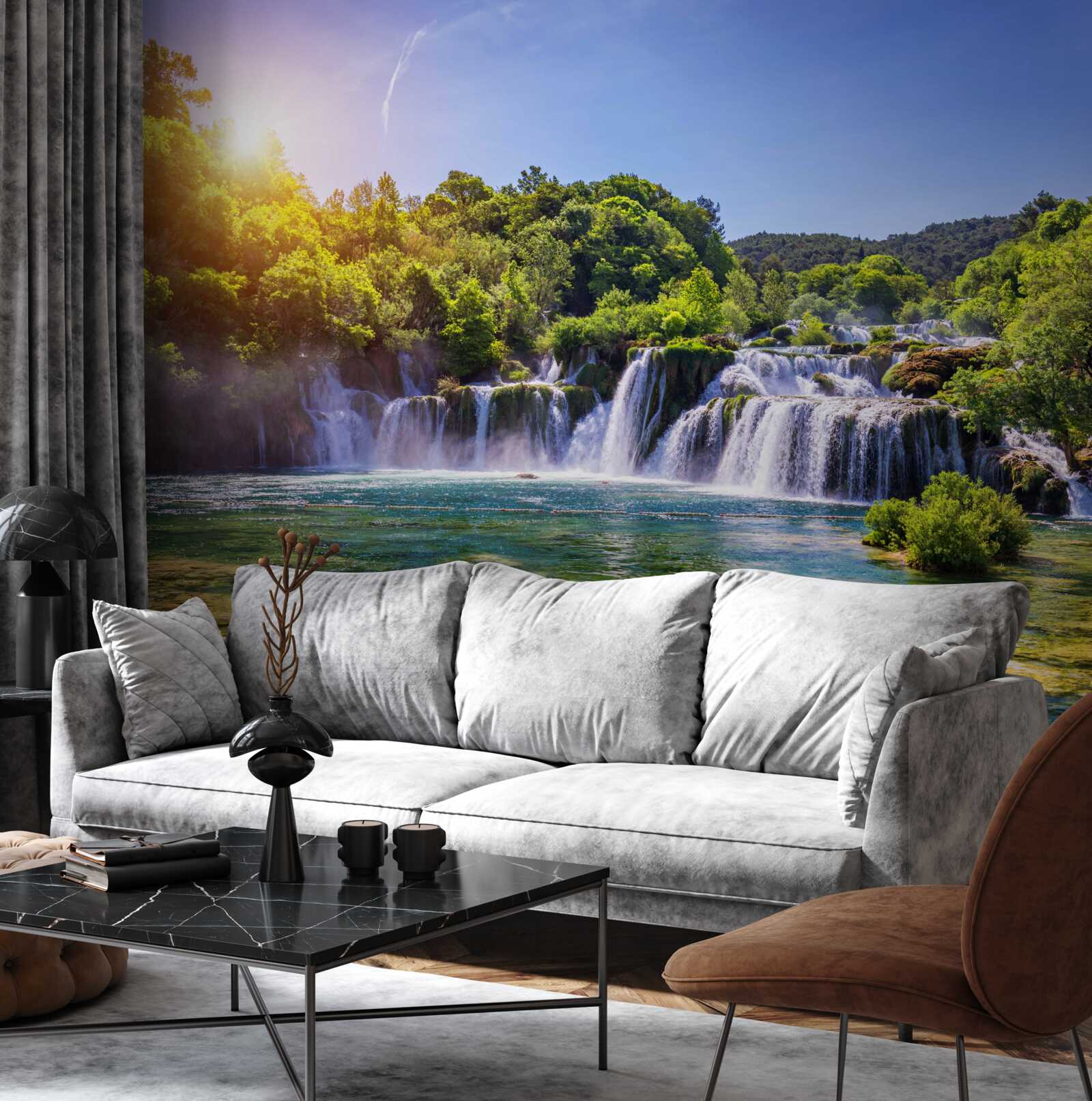 Фотошпалери водоспад, що мчить води в сутінках, видає гучний звук