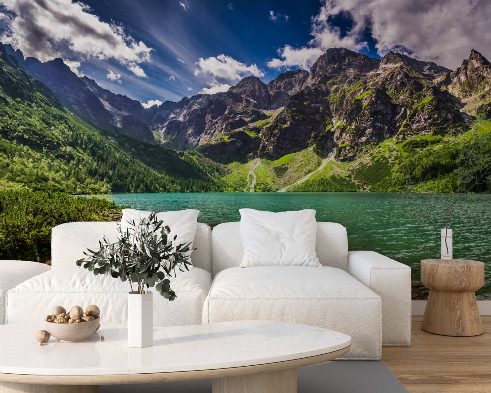 Фотошпалери літній день біля озера в оточенні зелених гір