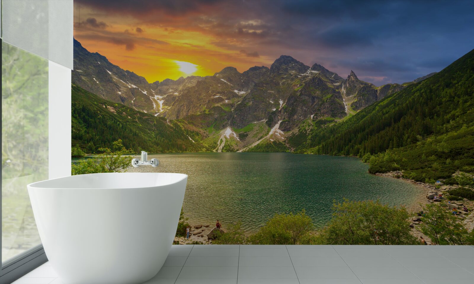 Фотошпалери вражаючий захід сонця за гірськими хребтами біля озера