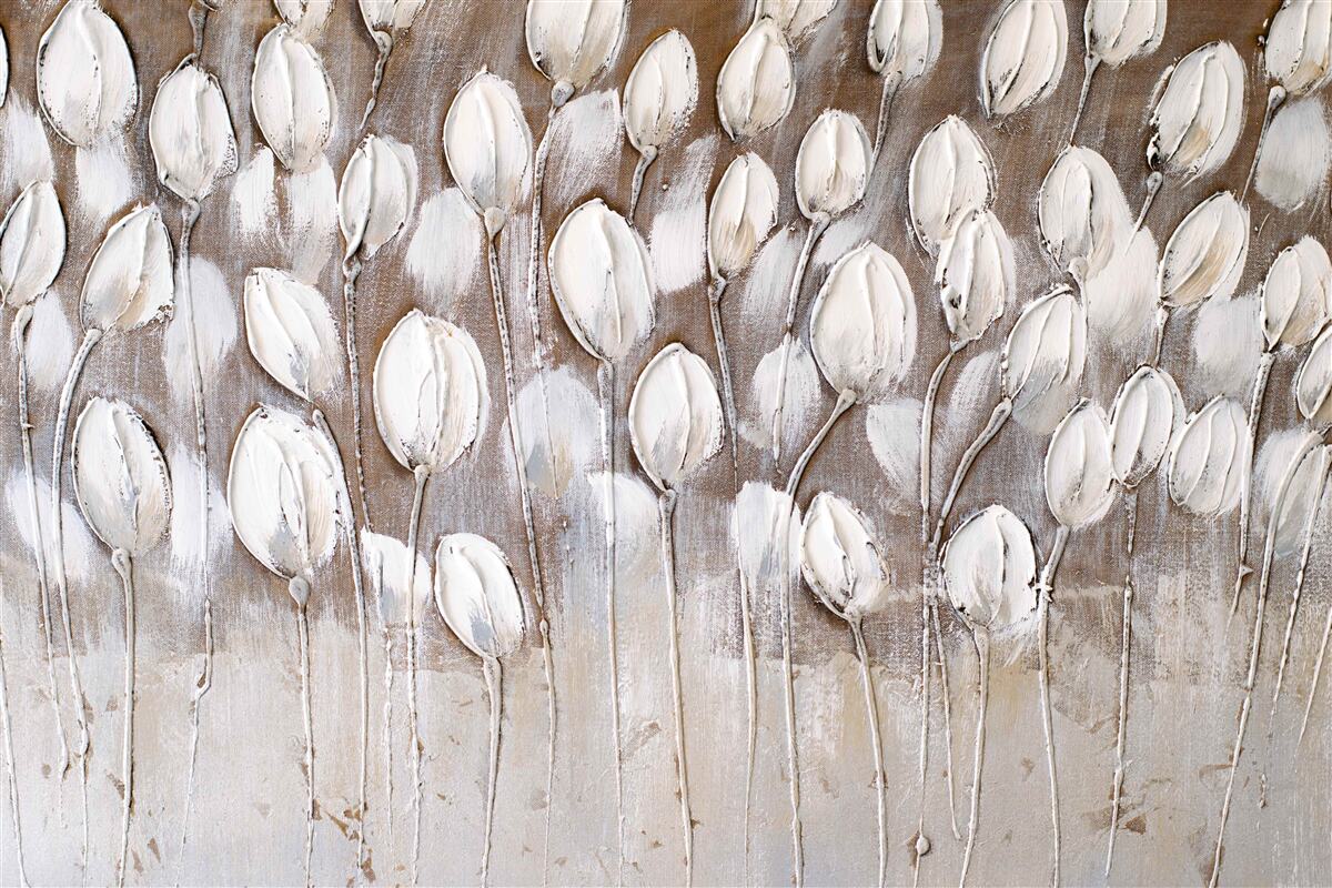 Фотошпалери білі тюльпани в полі ще не розкрилися