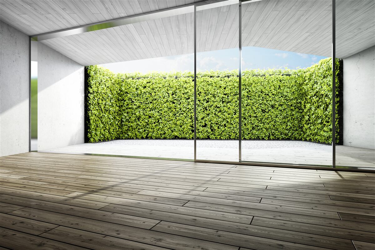 Фотошпалери балкон з прозорими стінами з видом на сад