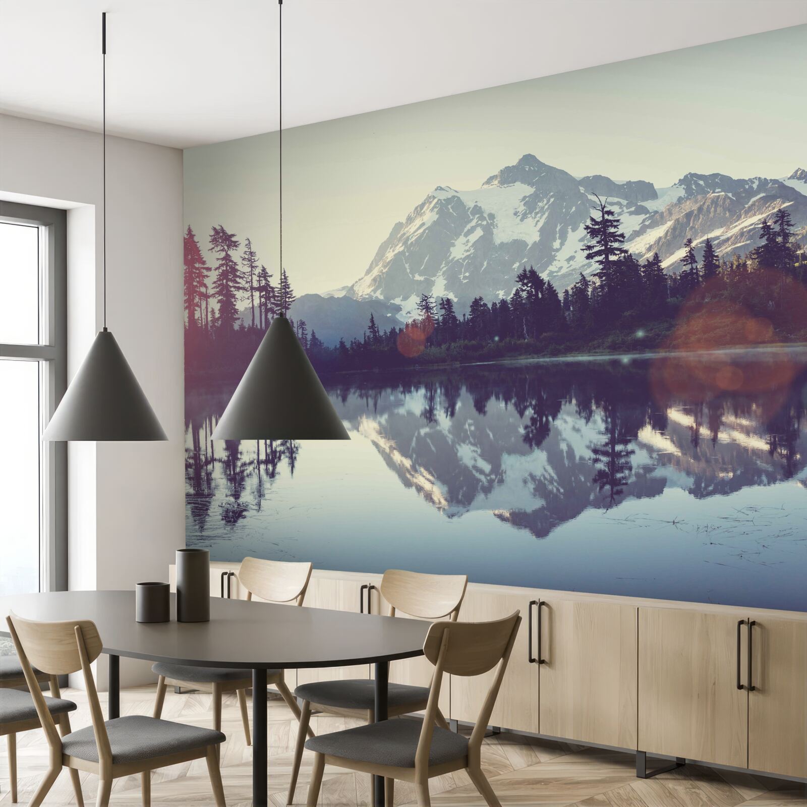 Фотошпалери захоплюючий вид на гори і ліси, що відбиваються в кришталево чистій воді