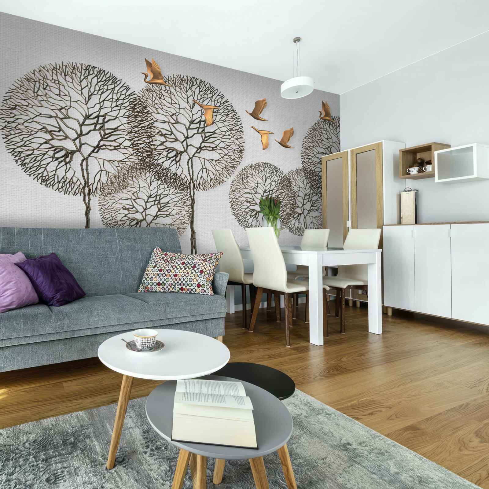 Фотошпалери незвичайні кулясті форми дерев і позолочені птахи