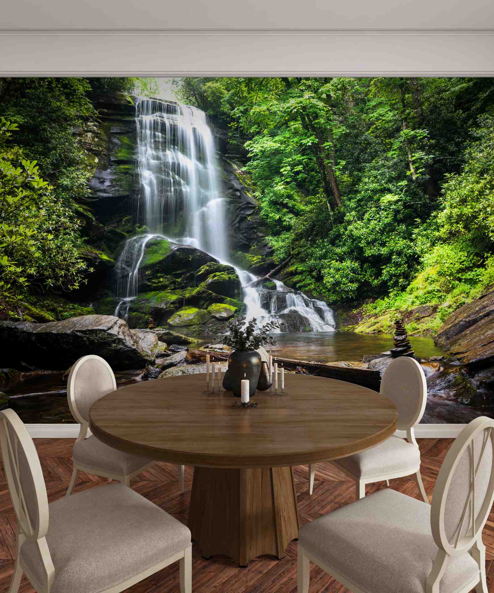 Фотошпалери води гірського водоспаду швидко падають у лісі