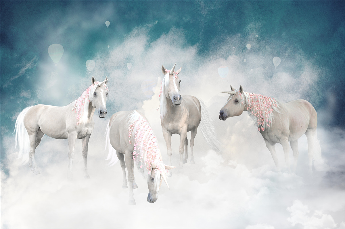 Фотошпалери хмари, повні єдинорогів