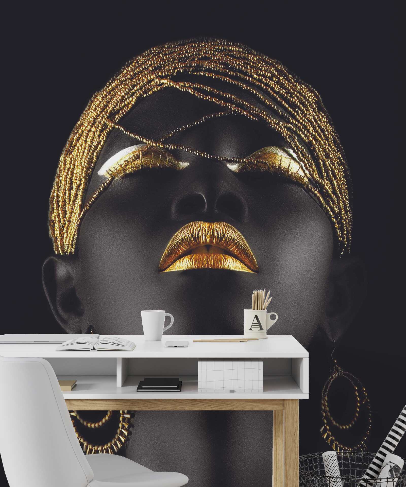 Фотошпалери жінка із золотими прикрасами