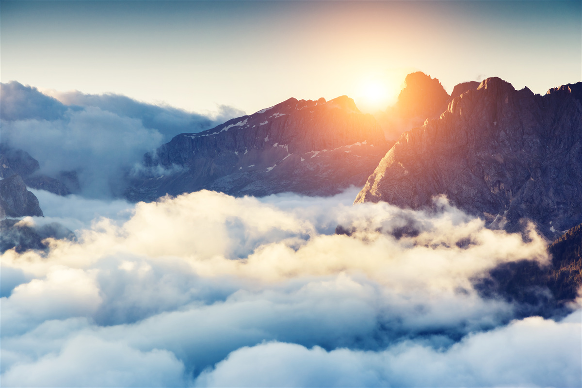 Фотошпалери захід сонця в гірському ландшафті