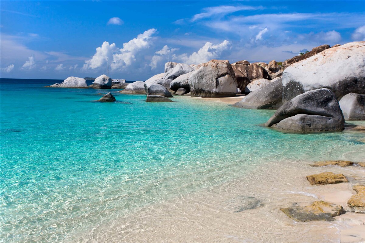 Фотошпалери блакитні води океану та піщаний берег