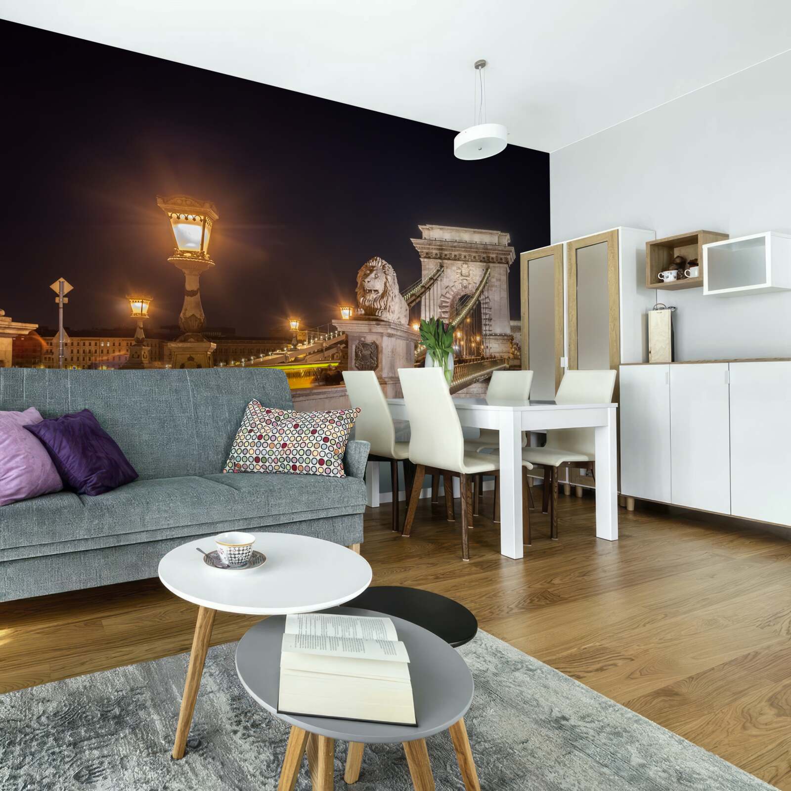 Фотошпалери безлюдна набережна та зруйнований міст