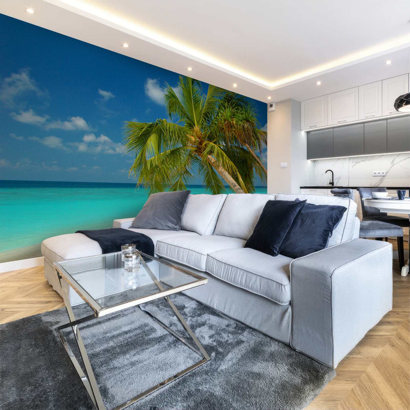 Фотошпалери пальма на пляжі біля берега океану